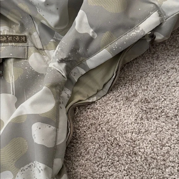 Camouflage Snowboarding Jacket - Picture 8 of 13